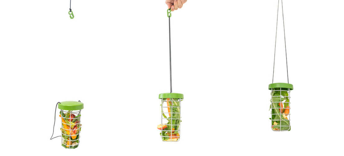 Grazie alla corda in nylon regolabile e al comodo gancio in plastica, Caddi può essere appeso ovunque. Riempire, pulire o spostare il dispenser sarà un gioco da ragazzi! Grazie alla corda in nylon regolabile e al comodo gancio in plastica, Caddi può essere appeso ovunque. Riempire, pulire o spostare il dispenser sarà un gioco da ragazzi!