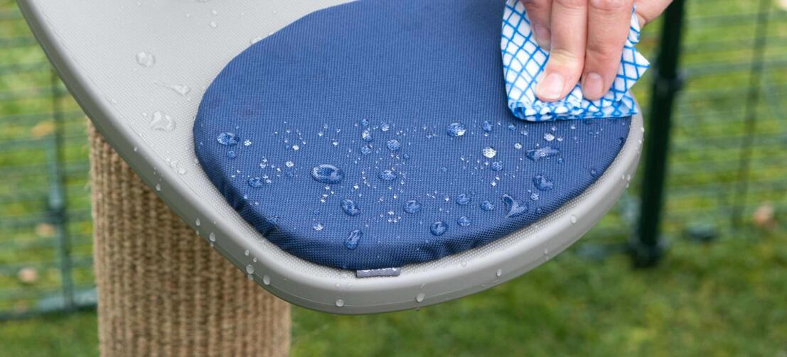 La pulizia degli accessori a prova di ruggine e idrorepellenti