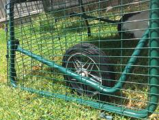 La ruota di un pollaio Go up con una corsa attaccata
