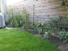 Una recinzione Omlet in un giardino