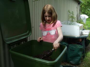 Compostgirl aiuta a configurare Hungry Bin
