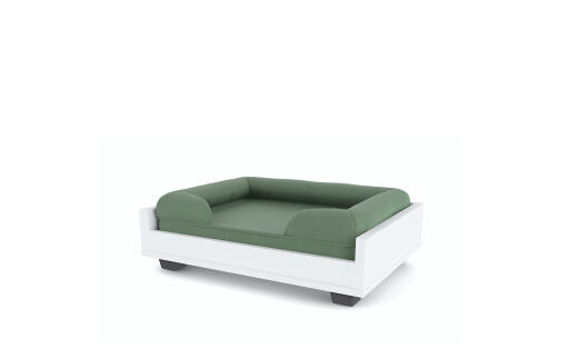 Un letto a bolster in memory foam verde su un divano Fido, taglia 24