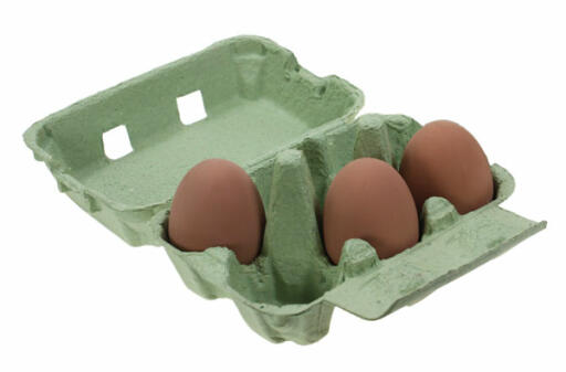 Scatola di uova verdi con tre uova