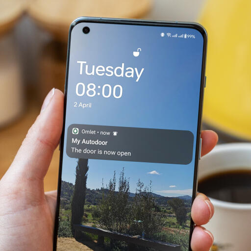 Primo piano della notifica della porta automatica intelligente del pollaio