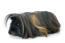 Un primo piano del bel nasino di un porcellino d'india peruviano che spunta dalla lunga pelliccia
