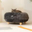 Gatto che dorme su Omlet Maya letto per gatti a ciambella nel primo grigio