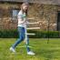Donna che sposta facilmente il trespolo universale per polli Free Standing Donna che sposta facilmente il trespolo universale per polli Free Standing